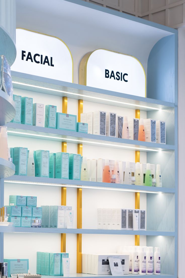 Eczanede teşhir standı - dermokozmetik ve ürün sergileme