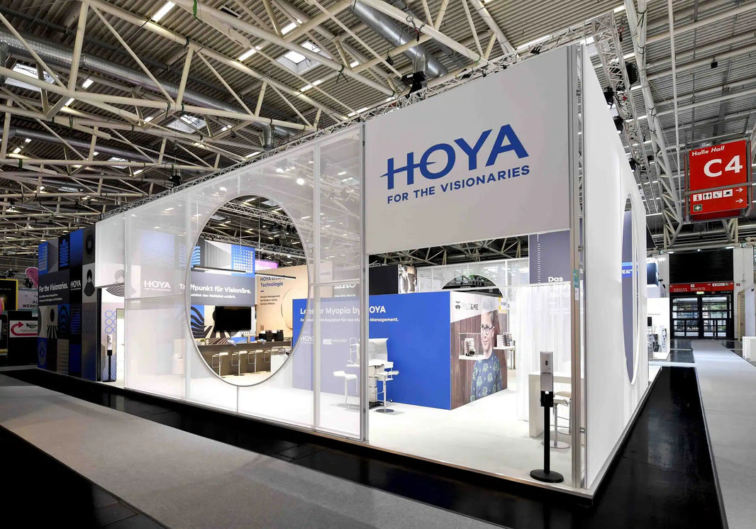 Maxima fuar standı sistemi — alüminyum profil ve beyaz panellerle kurulan büyük fuar standı